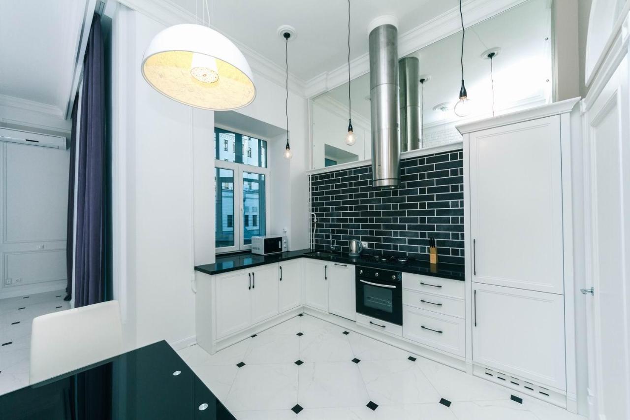 Luxury Beatiful Apartment On Pyshkinska Street キエフ エクステリア 写真