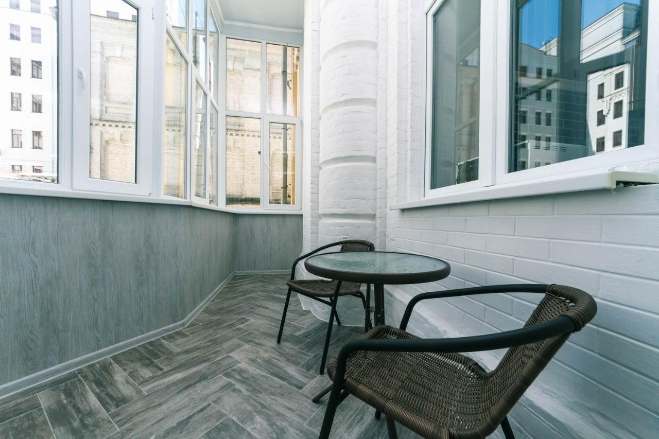 Luxury Beatiful Apartment On Pyshkinska Street キエフ エクステリア 写真